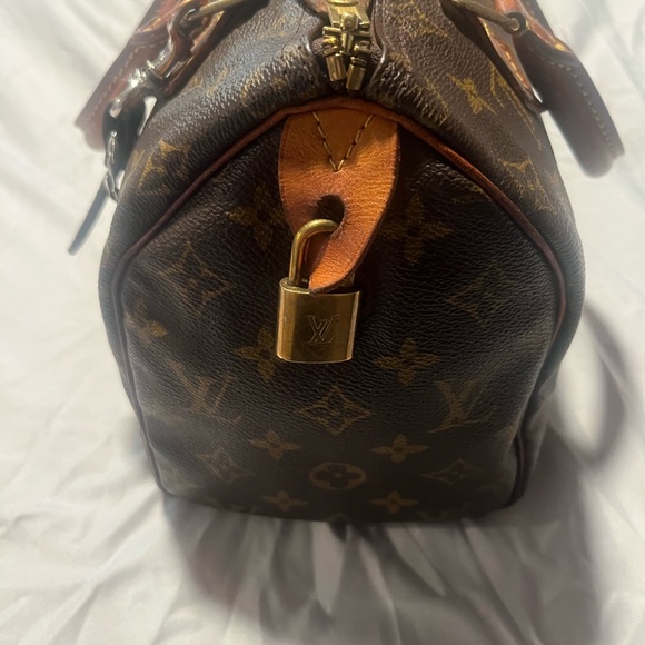 Authentic Louis Vuitton speedy bag - Picture 2 of 5